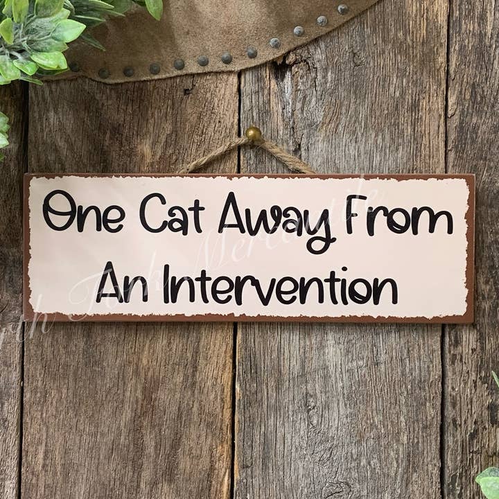 Un chat loin d'une intervention, panneau amusant en forme de chat, panneau en forme de chat pour la vente par North Fork Mercantile