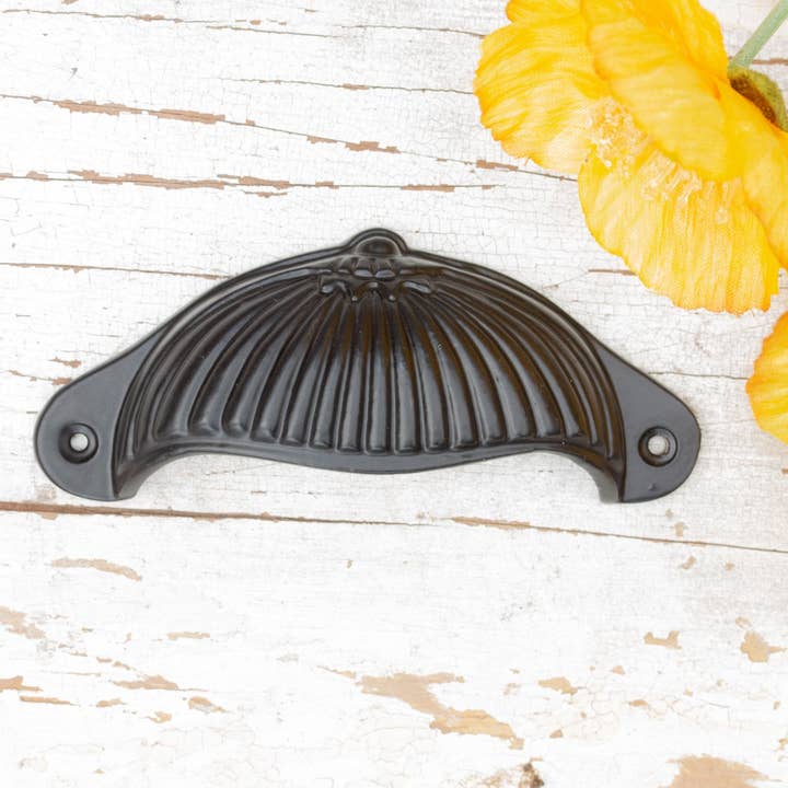 mejillón con mango de concha. Redondo | hierro. Negro | 4,5 x 10,5 cm (alto x ancho). para venta al por mayor de Antikas