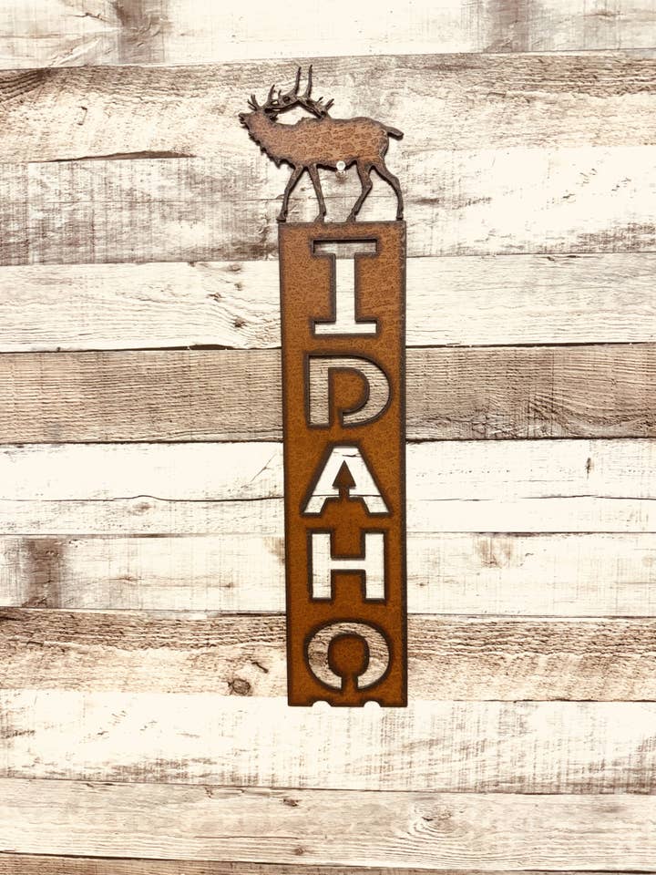 Targa verticale Elk con intaglio Idaho, in metallo rustico 208 per la vendita all'ingrosso da parte di Universal Ironworks USA