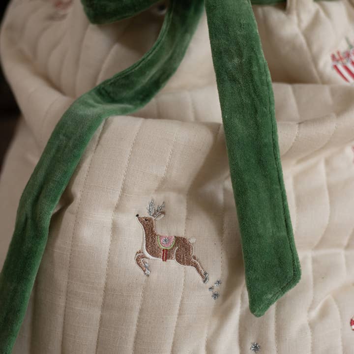 Avery Row - Vente Sachet cadeau - Sac de Cadeaux de Noël - Le Pôle Nord5