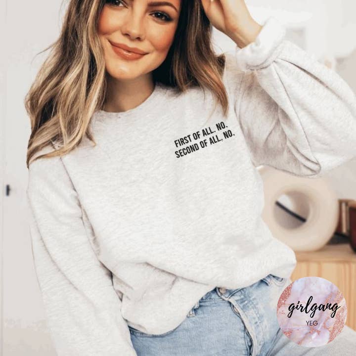 Tout d'abord, Non. Deuxièmement, Non. Encolure ras du cou pour la vente par Girl Gang Boutique