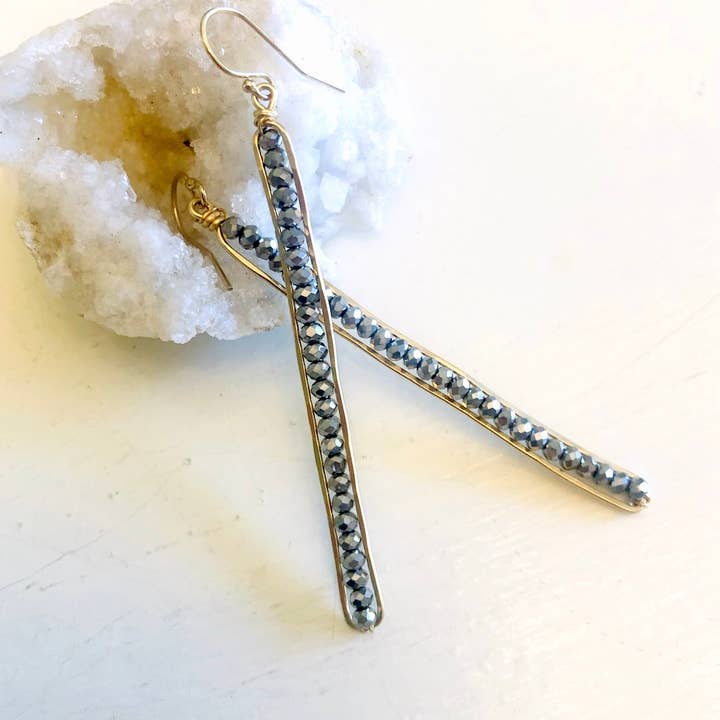 Julie Tuton Jewelry - Venta al por mayor Pendientes colgantes - Pendientes Caviar Stick, tamaño mediano