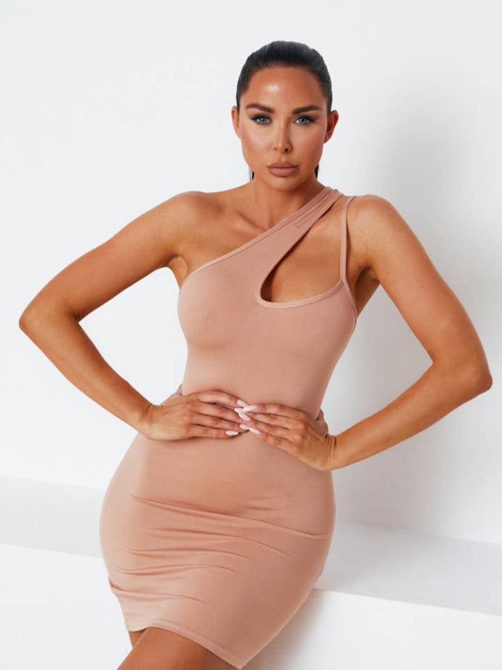 Mini-robe côtelée asymétrique à une épaule et bretelles camel - Al pour la vente par Femme Luxe