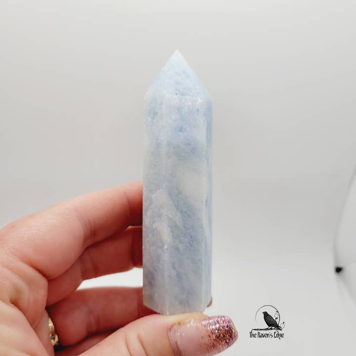 The Raven's Edge – Engroshandel Spirituelle sten og krystaller – Blå calcit krystal tårn punkt3