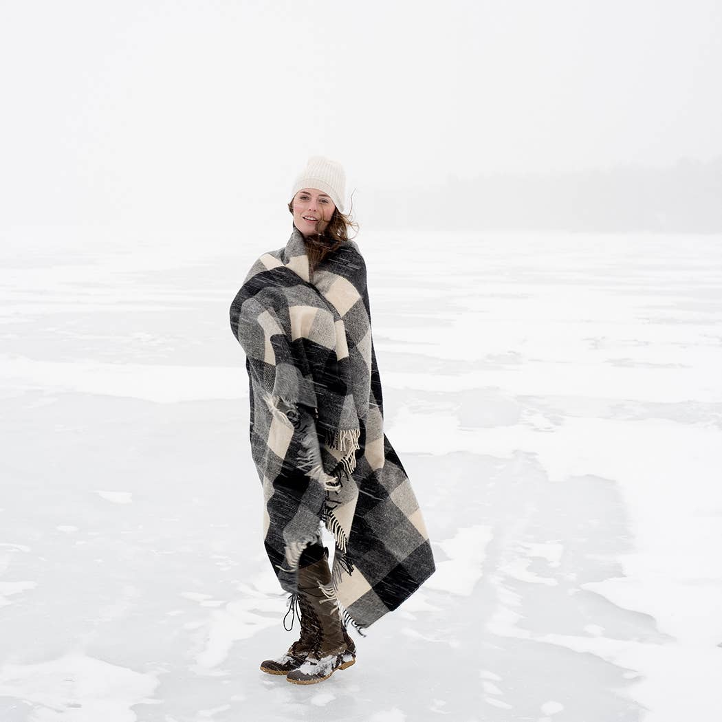 Harlow Henry – wholesale Throw blanket – Classic Check Throw Black/Cream2