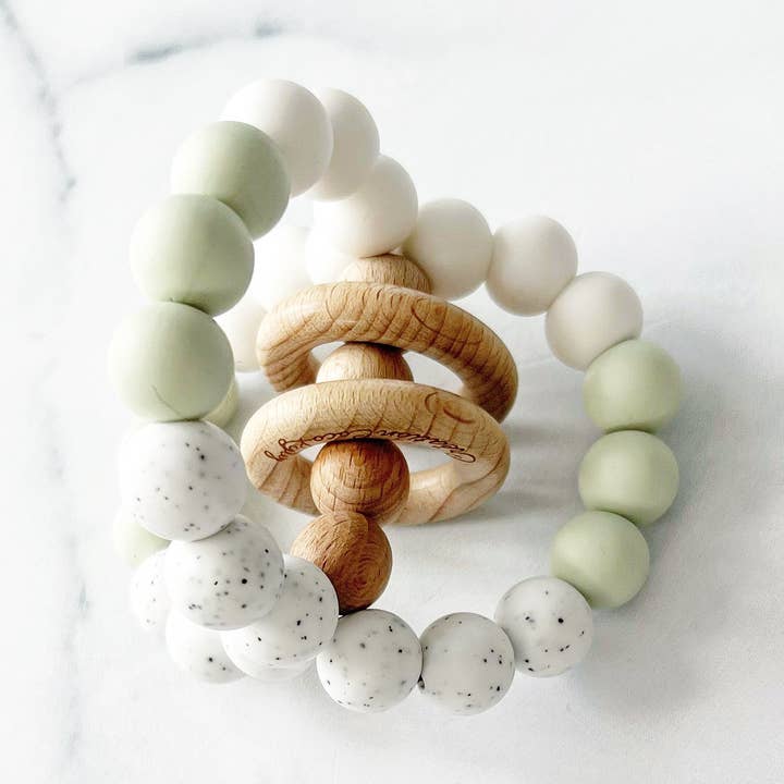 Hochet balle machouillable blanc/sauge/granite for wholesale by Création cocolyly inc.