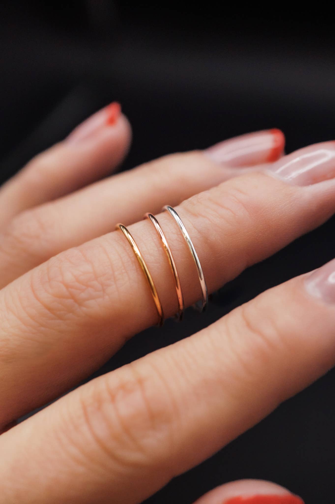 Hannah Naomi - Vendita all'ingrosso Anello midi/a fascia - Anello impilabile di medio spessore, riempimento in oro 14 carati11