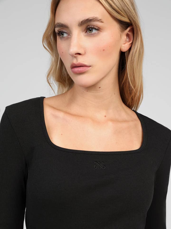 An'ge - Wholesale T-Shirt - Women's - AKCEL black T-SHIRT1