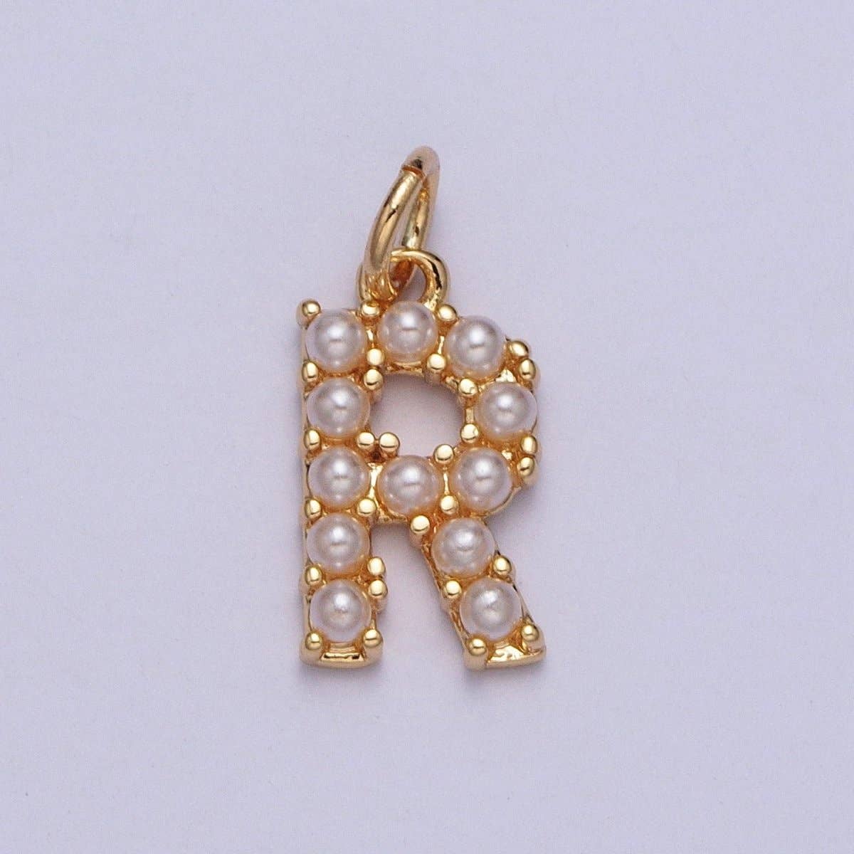 Aim Eternal - Venta al por mayor Abalorios/colgantes individuales - Mini Abecedario Colgante de Perla Encanto Inicial de Perla Pequeña Colgante Relleno de Oro de 16K para Joyería Personalizada | A-313-A-32517