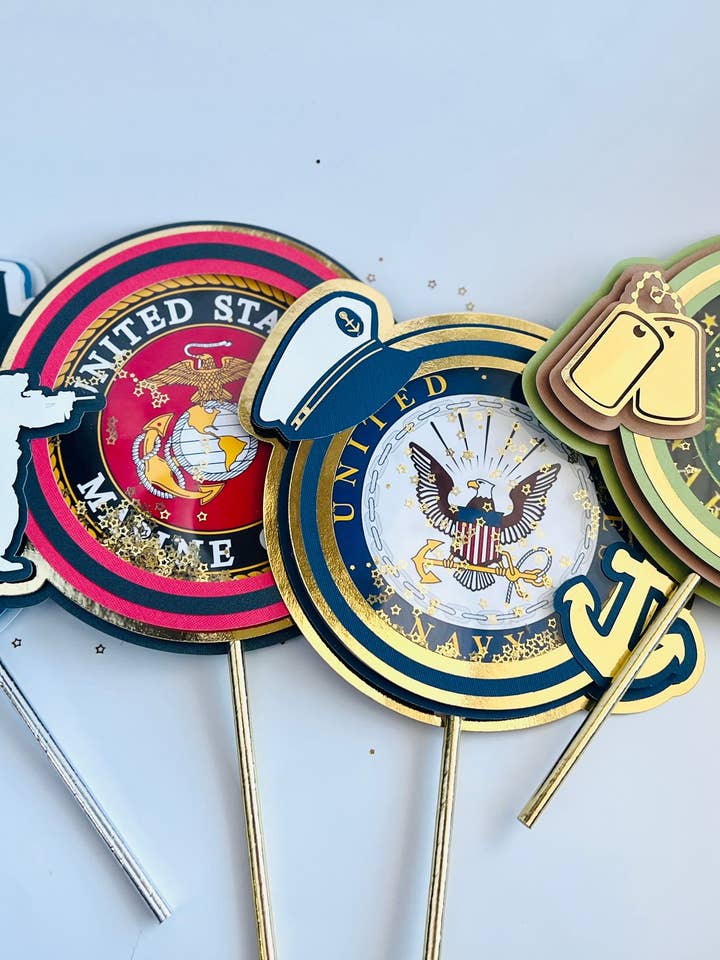 Figurine de gâteau militaire pour la vente par Scarlet Paperie