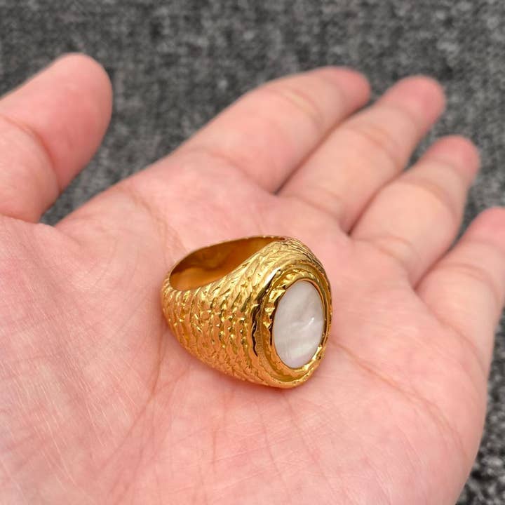 Mio Queena - Wholesale Cocktail/Statement Ring - Inlaid Shell 18K Golden SS Oval Irregular Texture Ring -FGS1
