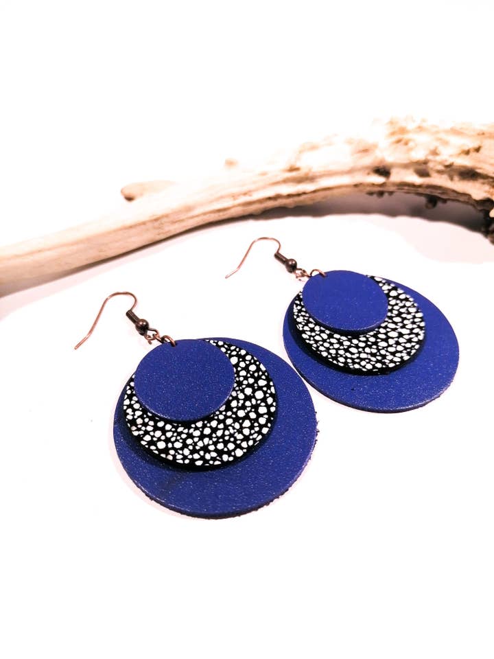Earrings - CIRCLE - Leather - Electric Purple for wholesale by De fil en vadrouille