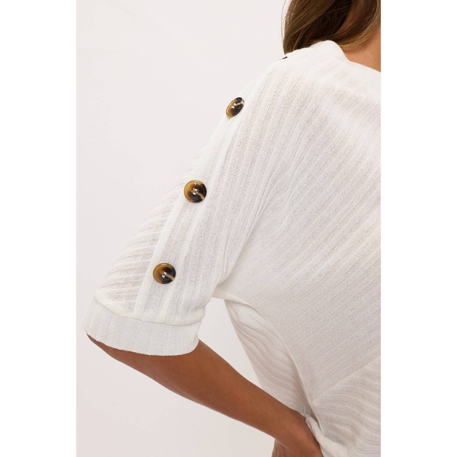 Perseption – Pulôver - Mulher por atacado – SWEATSHIRT DE MALHA CANELADA COM DECOTE EM V E BOTÕES NO OMBRO11