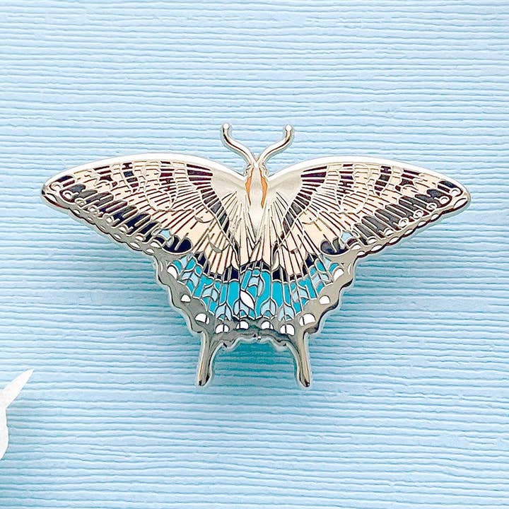 Emaille pen van de oostelijke tijgerzwaluwstaartvlinder (Papilio glaucus) voor wholesale door Alum and Ink