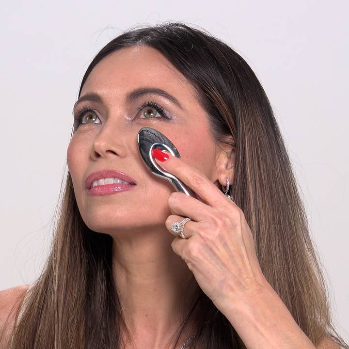 ATA Cosmetics - Wholesale Face/Beauty Roller - The Applicator®: Stainless Steel1