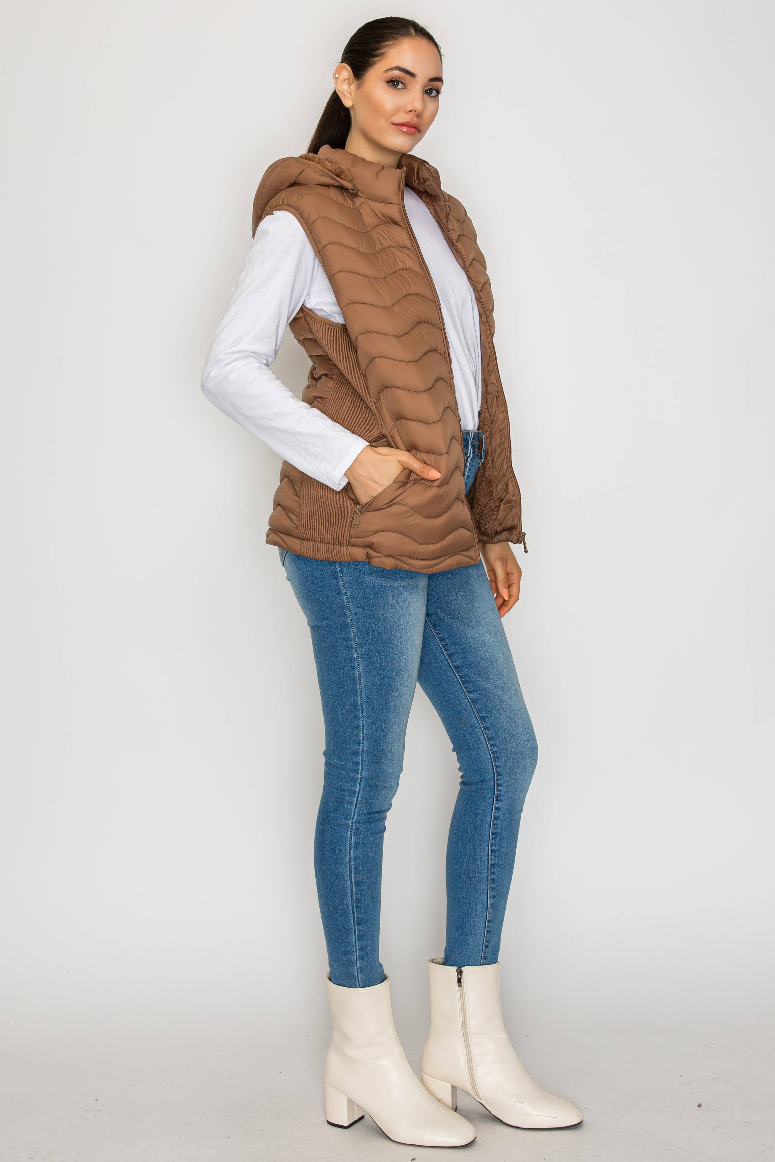 V390 Damväst med huva utan ärmar (V390) för wholesale på Faire2