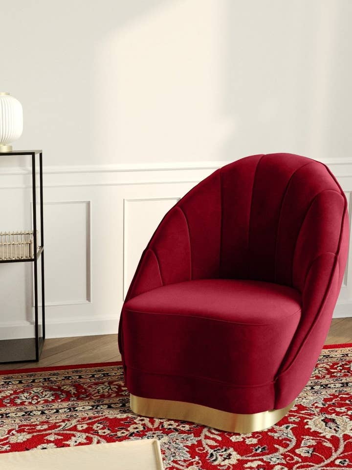 Fauteuil Betty en velours bordeaux, base cerclage or effet laiton pour la vente par Potiron