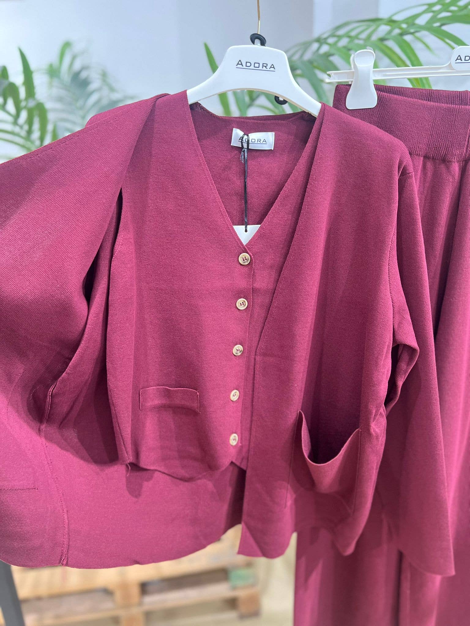 ADORA - Wholesale Set met top en broek (GEEN Loungewear) - Dames - Gebreide set 3-delig gilet+vest+broek1