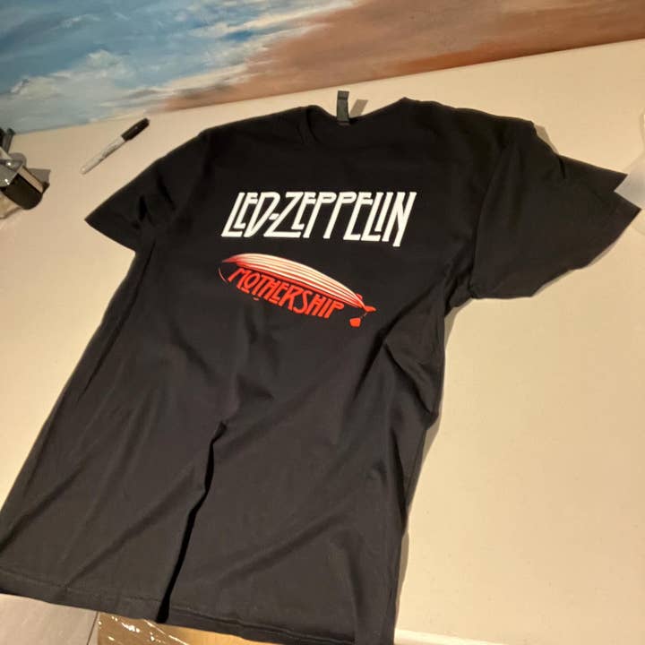 TheKingShirt - Wholesale Graphic Sweatshirt - Women's - Led Zeppelin Classic Rock Band Graphic Tee Unisex Music1