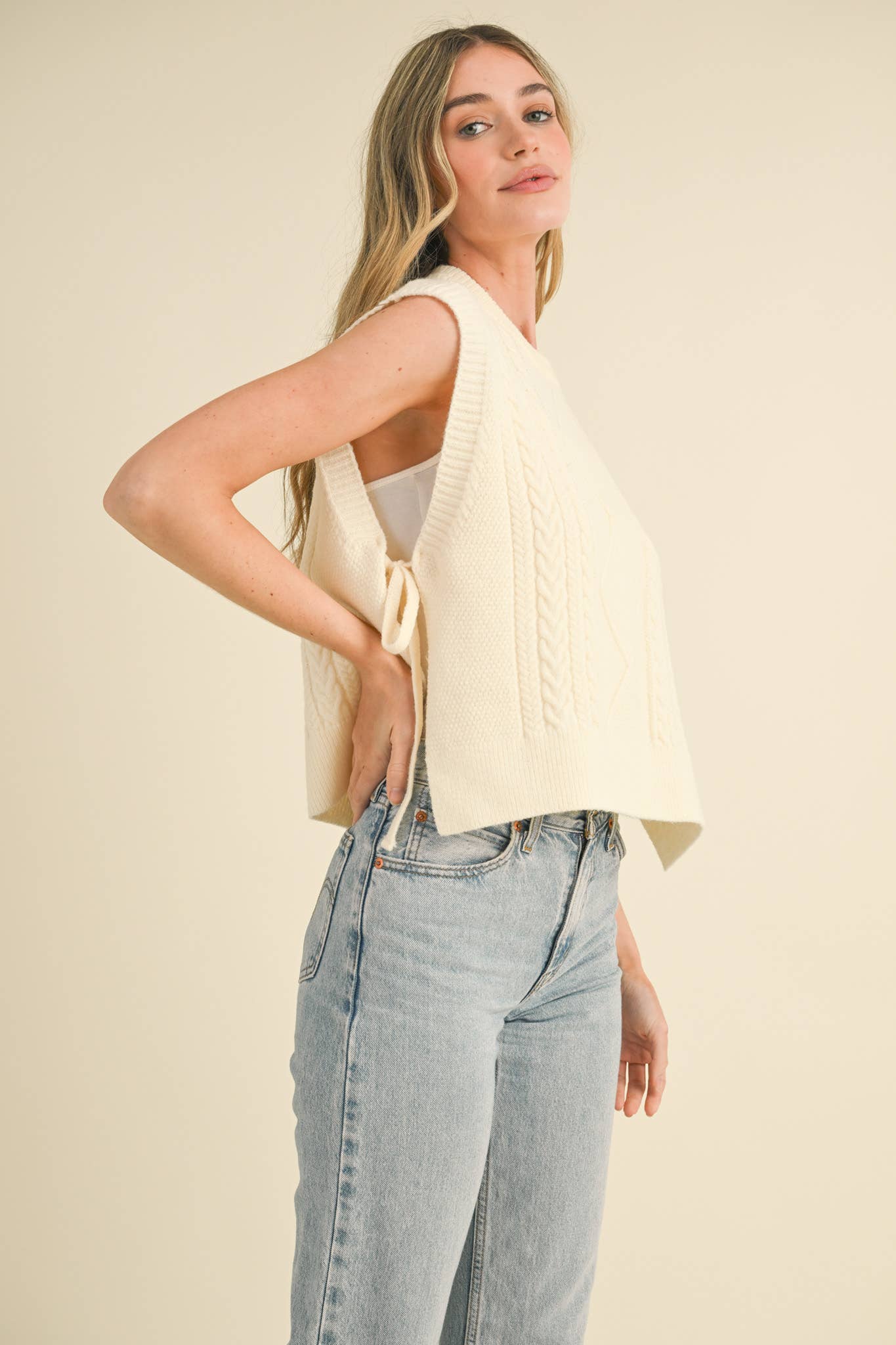 &MERCI - Wholesale Sweater Vest - Women's - CABLE KNIT SIDE TIE SWEATER VEST MSW106372