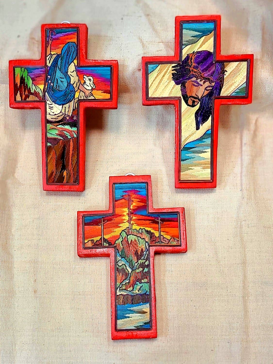 Arara Enterprises - Venta al por mayor Cruz de pared - Escenas religiosas de Popotillo (Straw) Art Cross Medium0