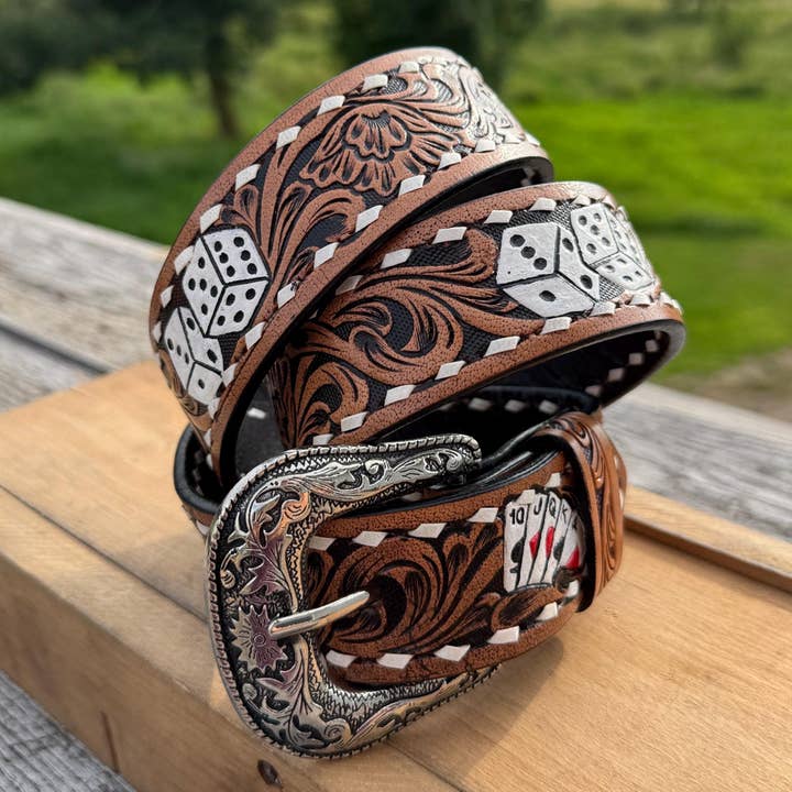 Ceinture western en cuir véritable avec cartes et dés gravés par Double B Wild Rags pour la vente par Double B Wild Rags
