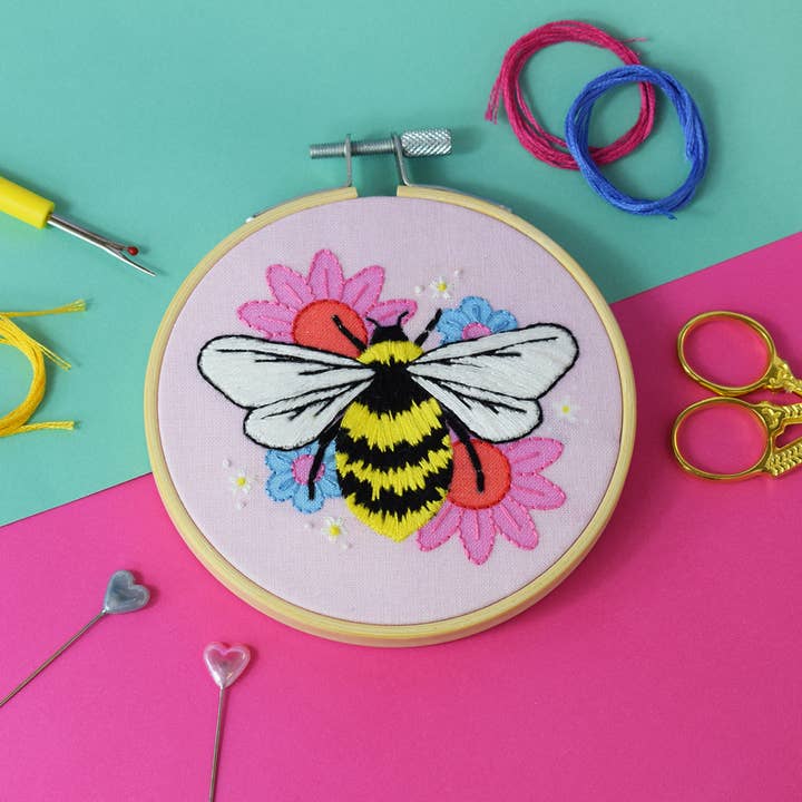 The Make Arcade – wholesale Embroidery/cross-stitch supplies – 'Midsummer Bee' embroidery craft kit3