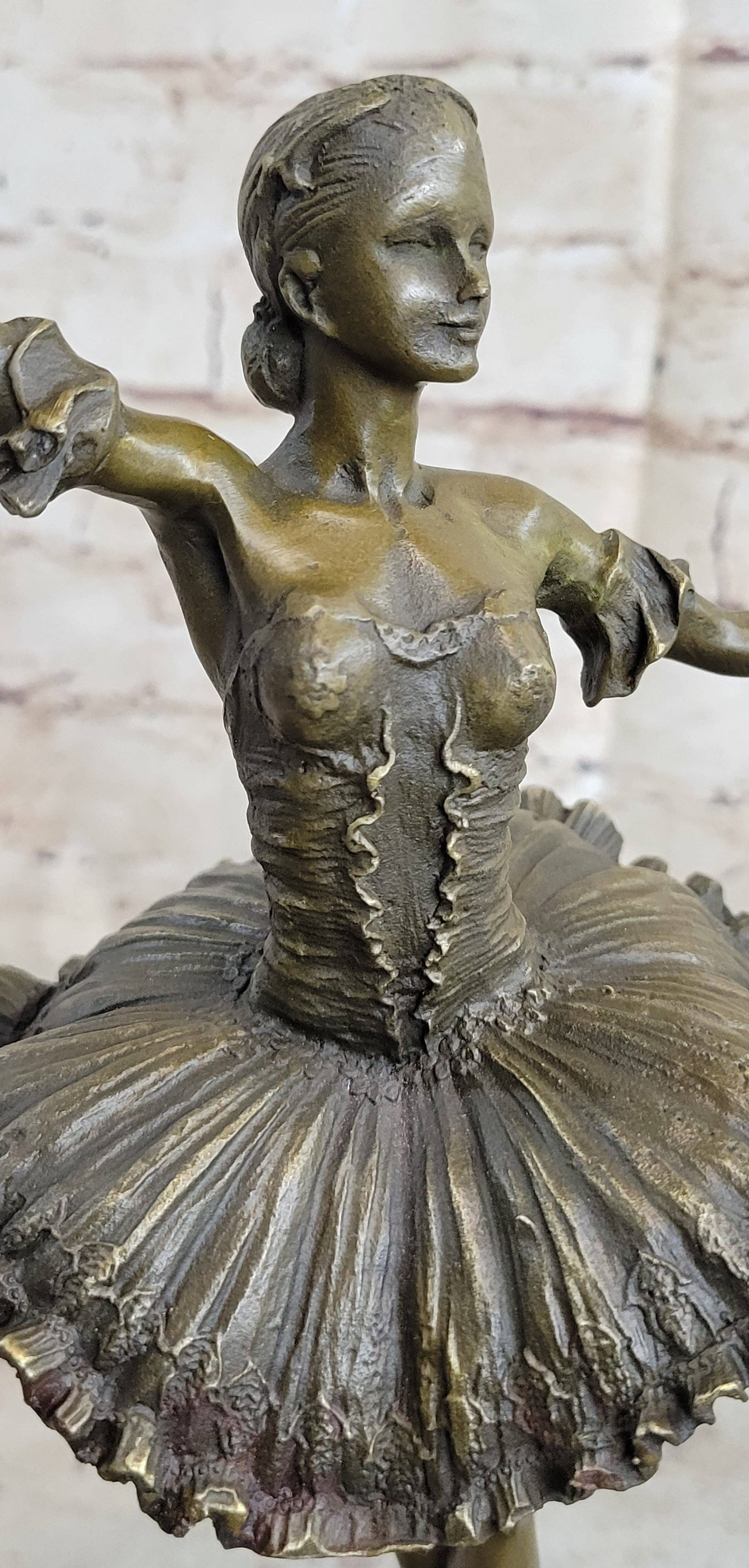 Bronzhaus - Wholesale Sculpture - Graceful Ballerina Ballet Wearing Tutu Dance Class Dancer Bronze Sculpture Decor6