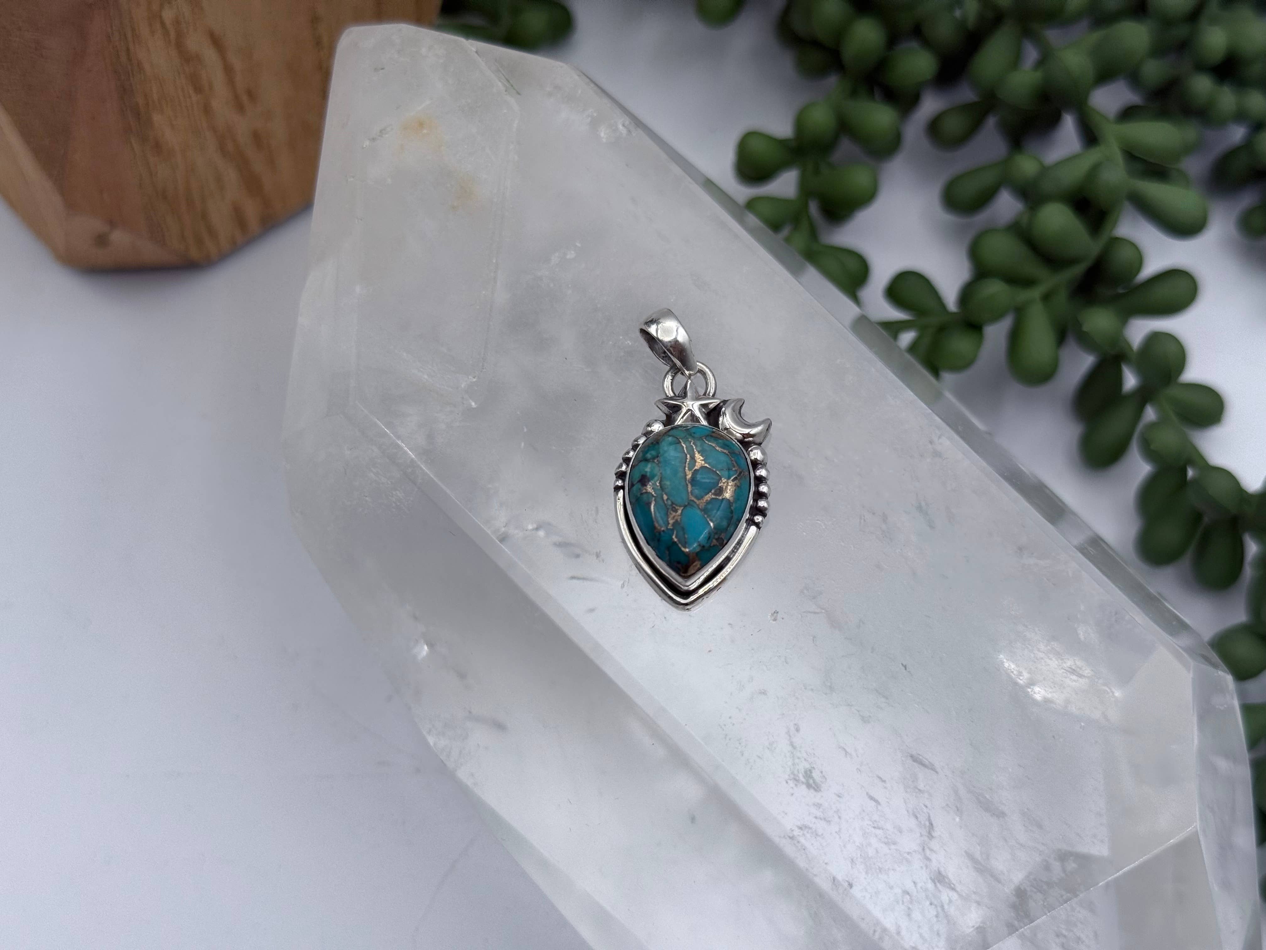 Meraki Gemstones – wholesale Individuell berlock/hänge – Hängsmycke med turkos/koppar droppformad cabochon i sterlingsilver 9251