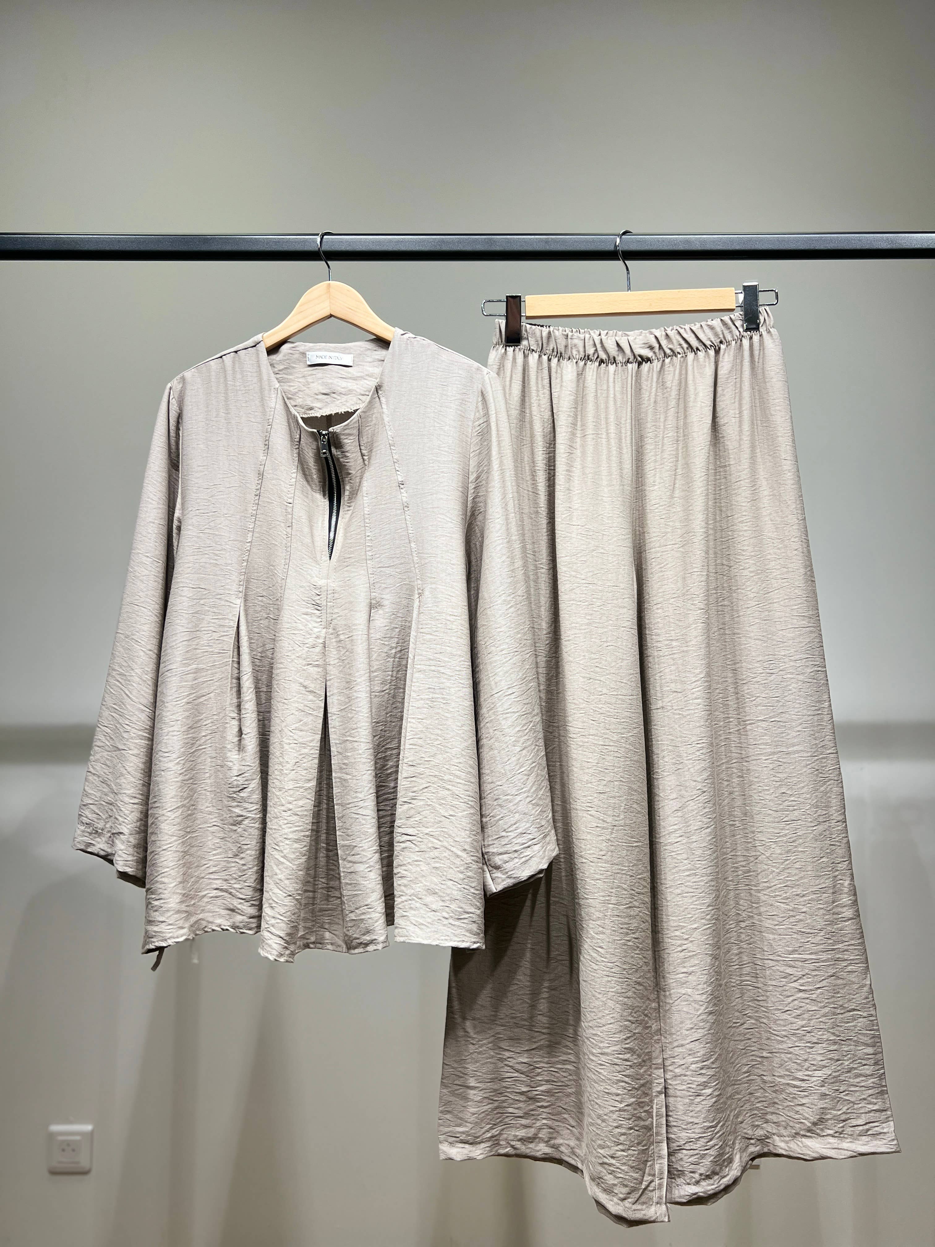 L'Emotion - Wholesale Tunic - Women's - Pleated Viscose Nylon Zip Collar Top & Pants Set16