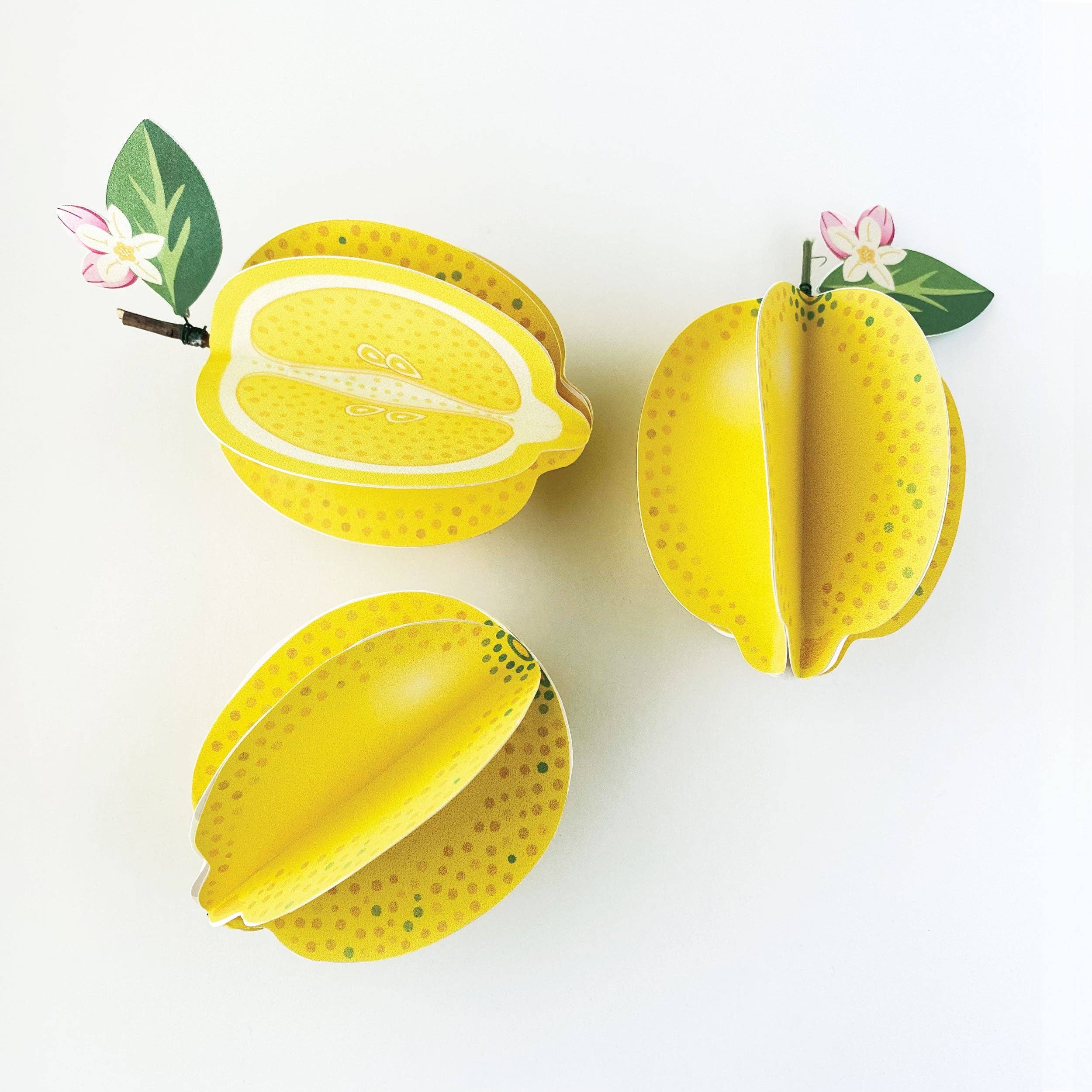 Mozaic Studio - Venta al por mayor Artículo decorativo de mesa - Limones de papel hechos a mano, juego de 27