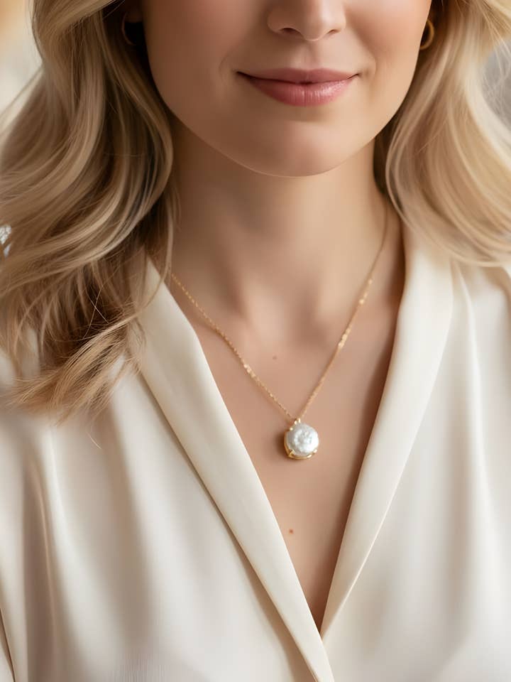 Colar Minimalista de Aço Inoxidável com Pingente de Pérola – Elegância que Manifesta Luz por atacado de PHOEBE´S