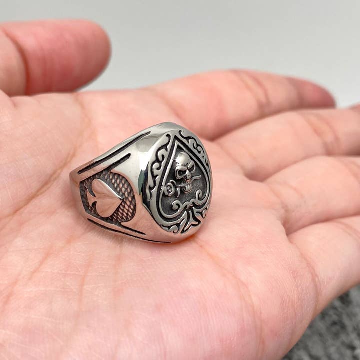 Mio Queena - Wholesale Signet Ring - Spades Skull Man's Stainless Steel Ring - MJ/MR1