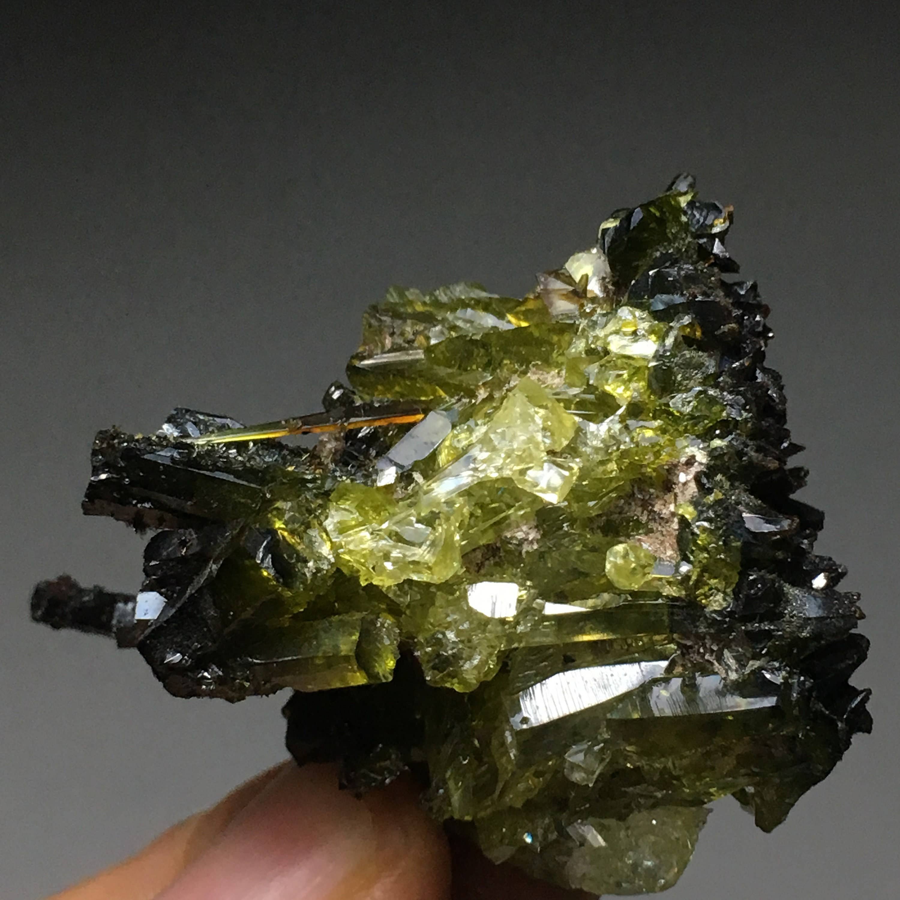 Wildheart Crystals - Wholesale Spiritual Stone/Crystal - BIG 64g Blacklight fluorescent Zincite Cluster7