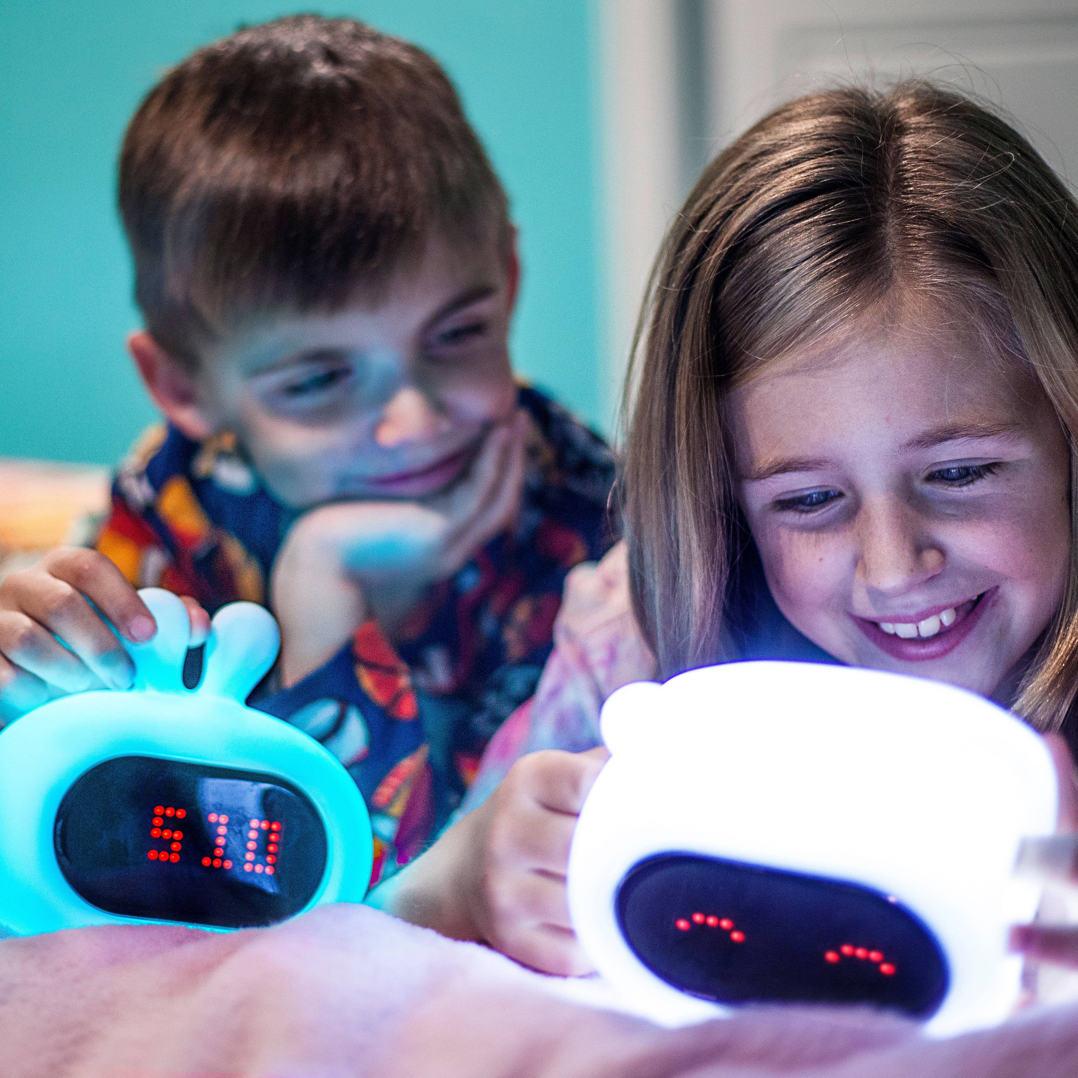 Lumieworld - Wholesale Night Light - Kids & Baby - Lumipets Light Up Bear Night Light with Emojis and Clock1
