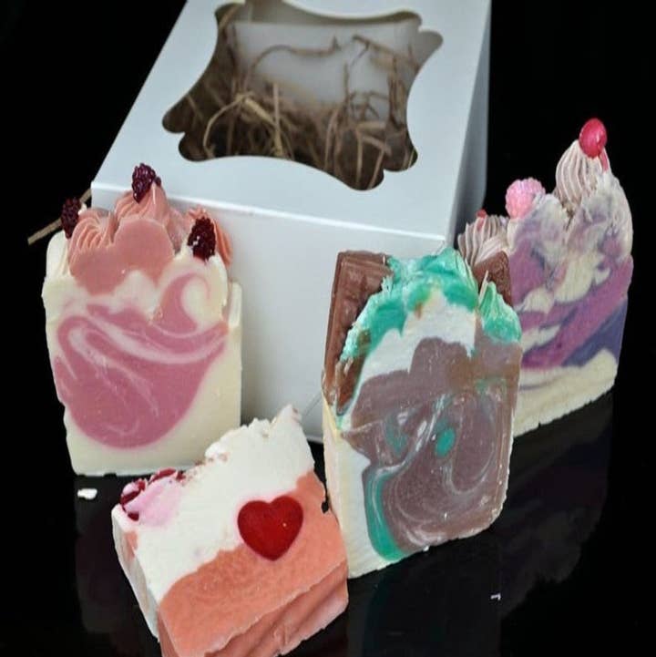 The Stuff I Love - Wholesale Bath Bomb/Fizz - Pick and Mix Soap and Bath Bomb Gift Box 4 for £17 in a Gift Box including UK postage2