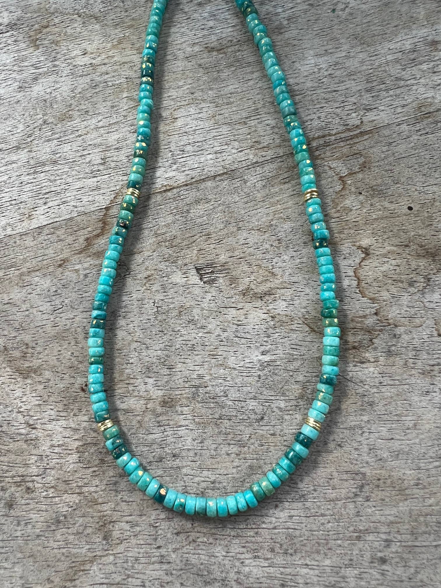 Sonya Renee Jewelry - Vente Collier de perles - Collier Minnie - Perles de Dolomite avec Inflexions Dorées20