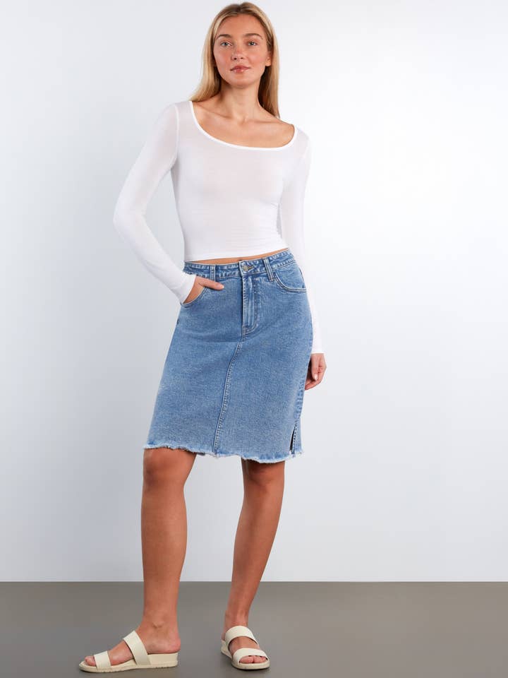 Kurzer Jeansrock mit ausgefranstem Saum für den Großhandel von WASH LAB