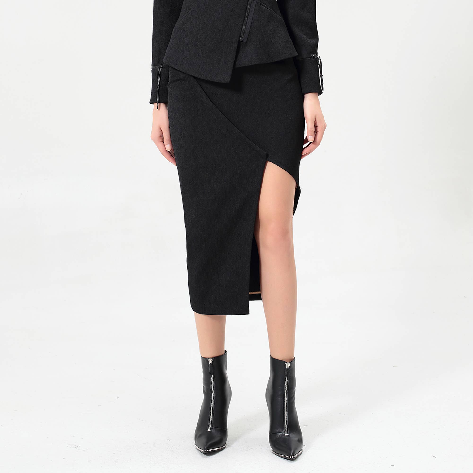 Smart and Joy – Engroshandel Nederdel - Dame – Asymmetrisk nederdel med åben benlomme0