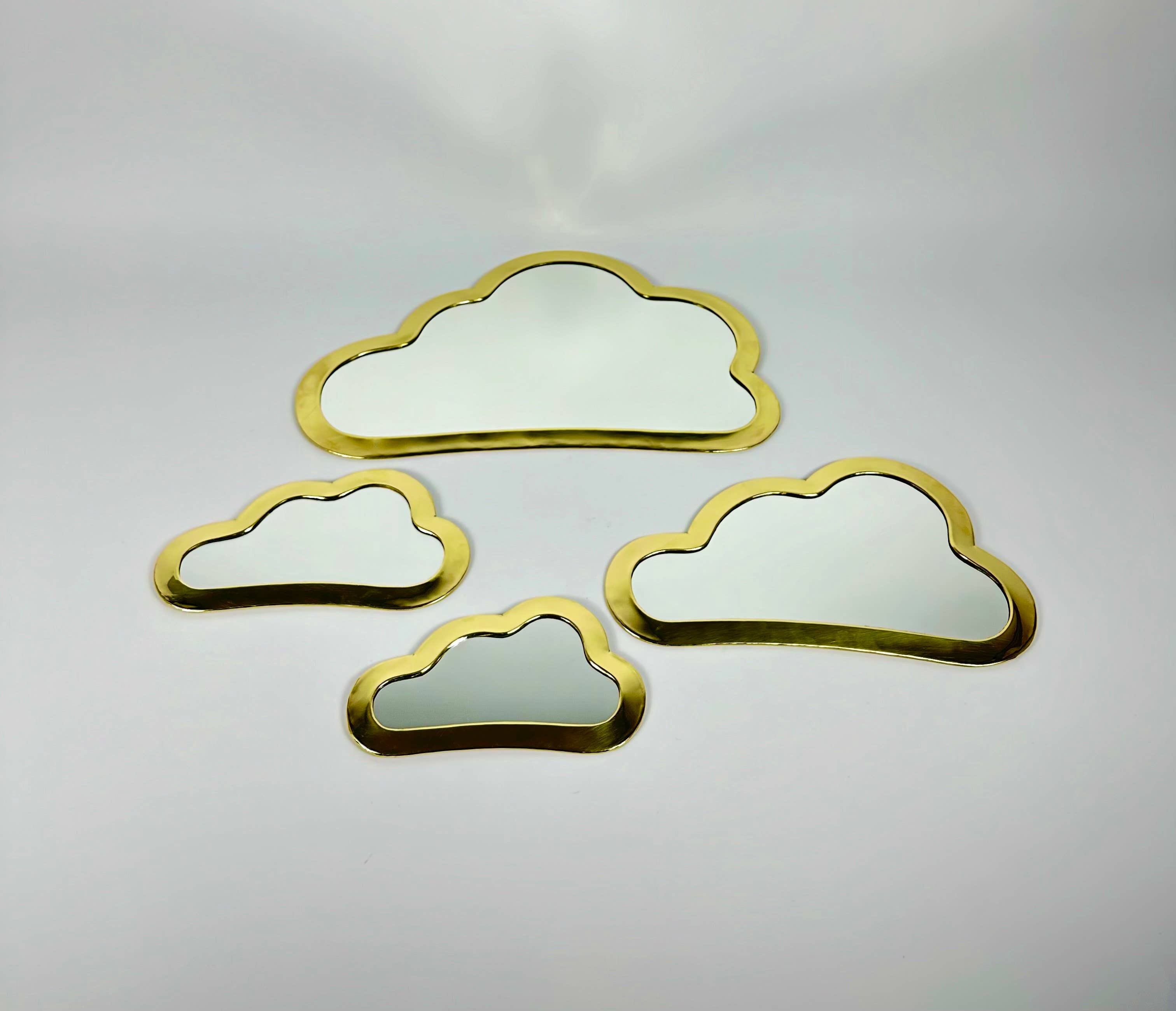 Mikwi – wholesale Väggspegel – Set med 4 molnspeglar i mässing, väggspegel för upphängning1