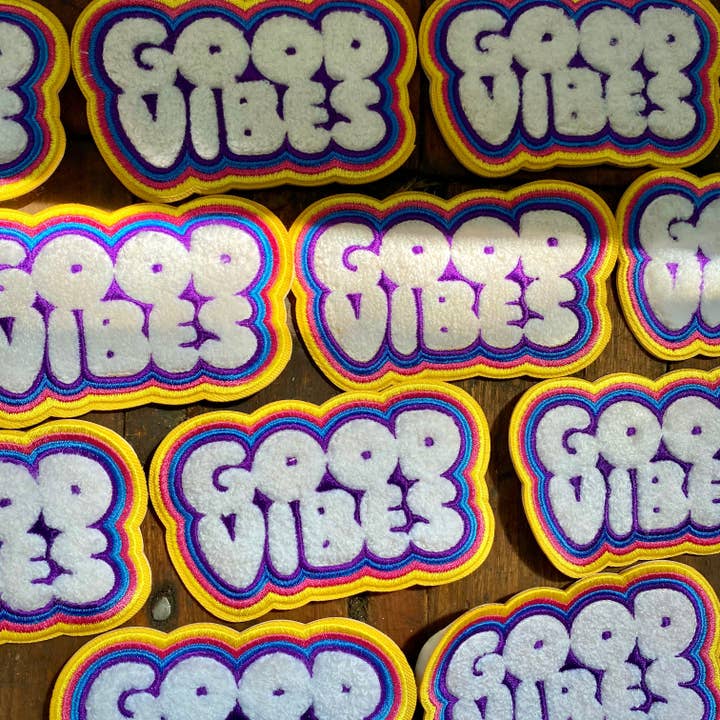Good Vibes - Chenille pour la vente par NateDuval.com