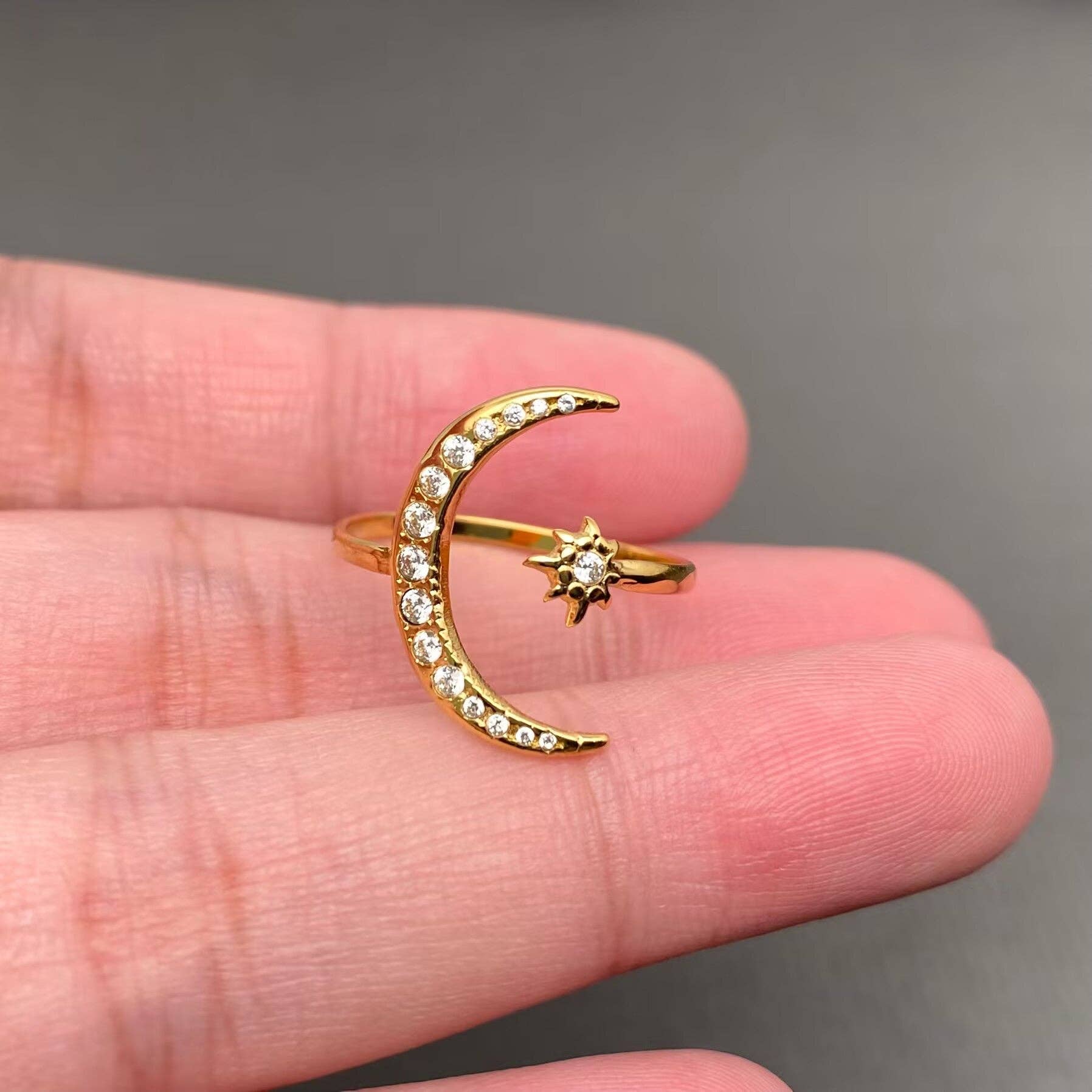 Mio Queena - Wholesale Multi-Stone Ring - Inlaid CZ 18K Gold Plated SS Star Moon Adjustable Ring -FGS/MS0