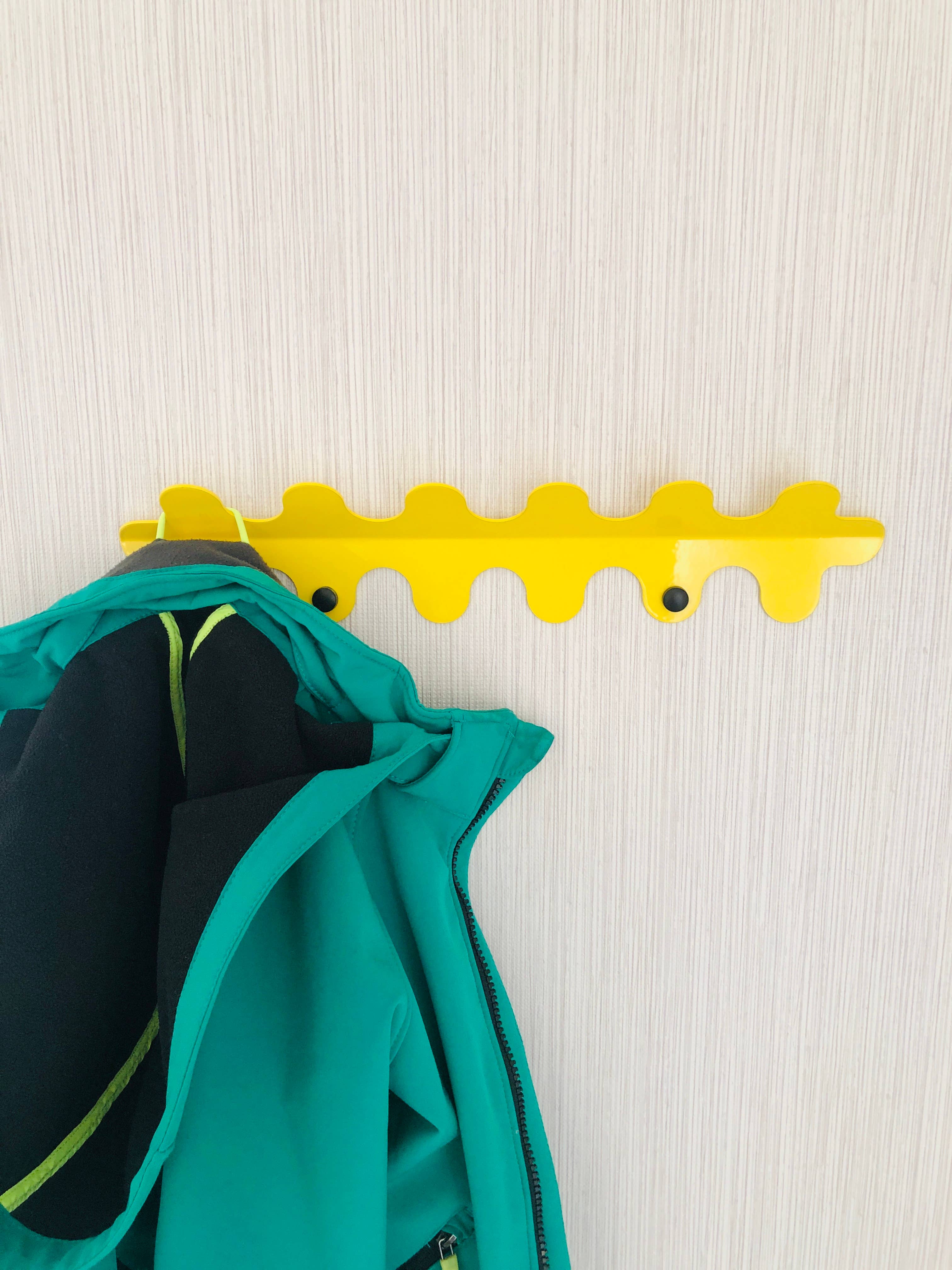 CosyDecorArt – Großhandel Wandhaken – Wiggle Metallbügel, Schnörkelgarderhaken, Wackelwandhaken, schwarzer, gelber, weißer Farbaufhänger für den Eingangsbereich, strapazierfähig6