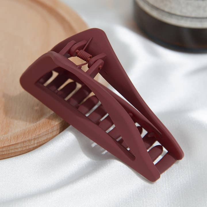 SoapElenGlen - Wholesale Hair Clip - Women's - French Geometric Hollow Triangle Hair Claw Clip7