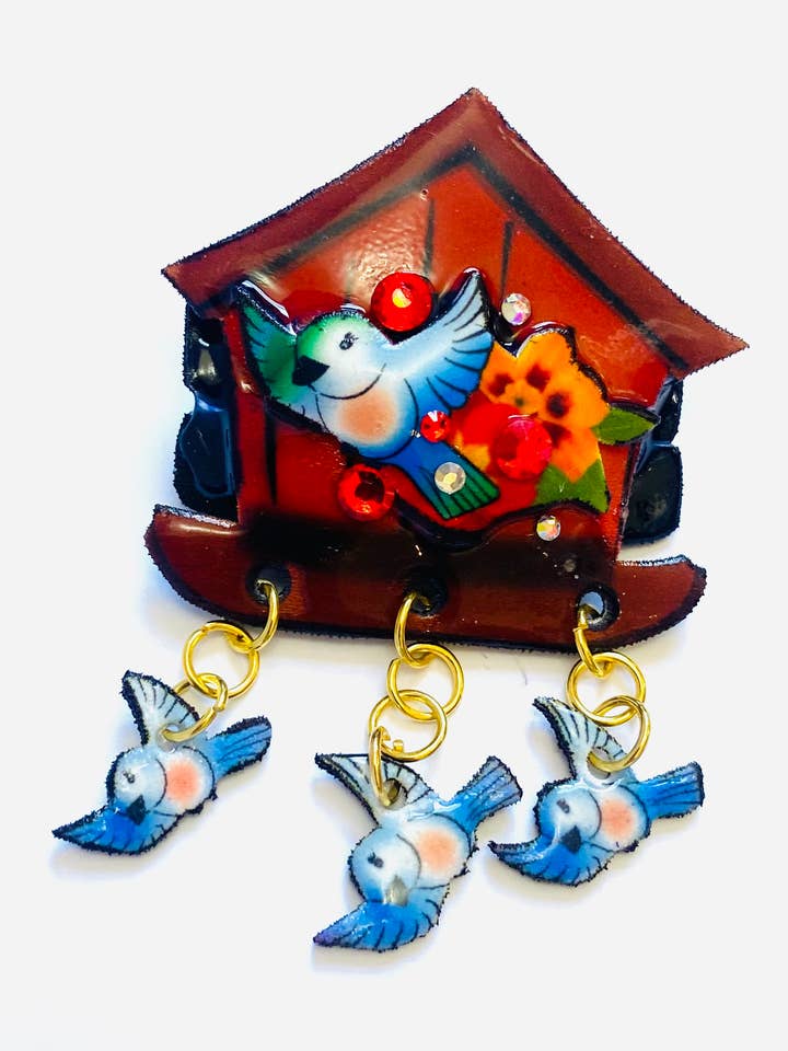 Broche Bird House, broche tendance, broches rétro pour la vente par Rosie Rose Parker