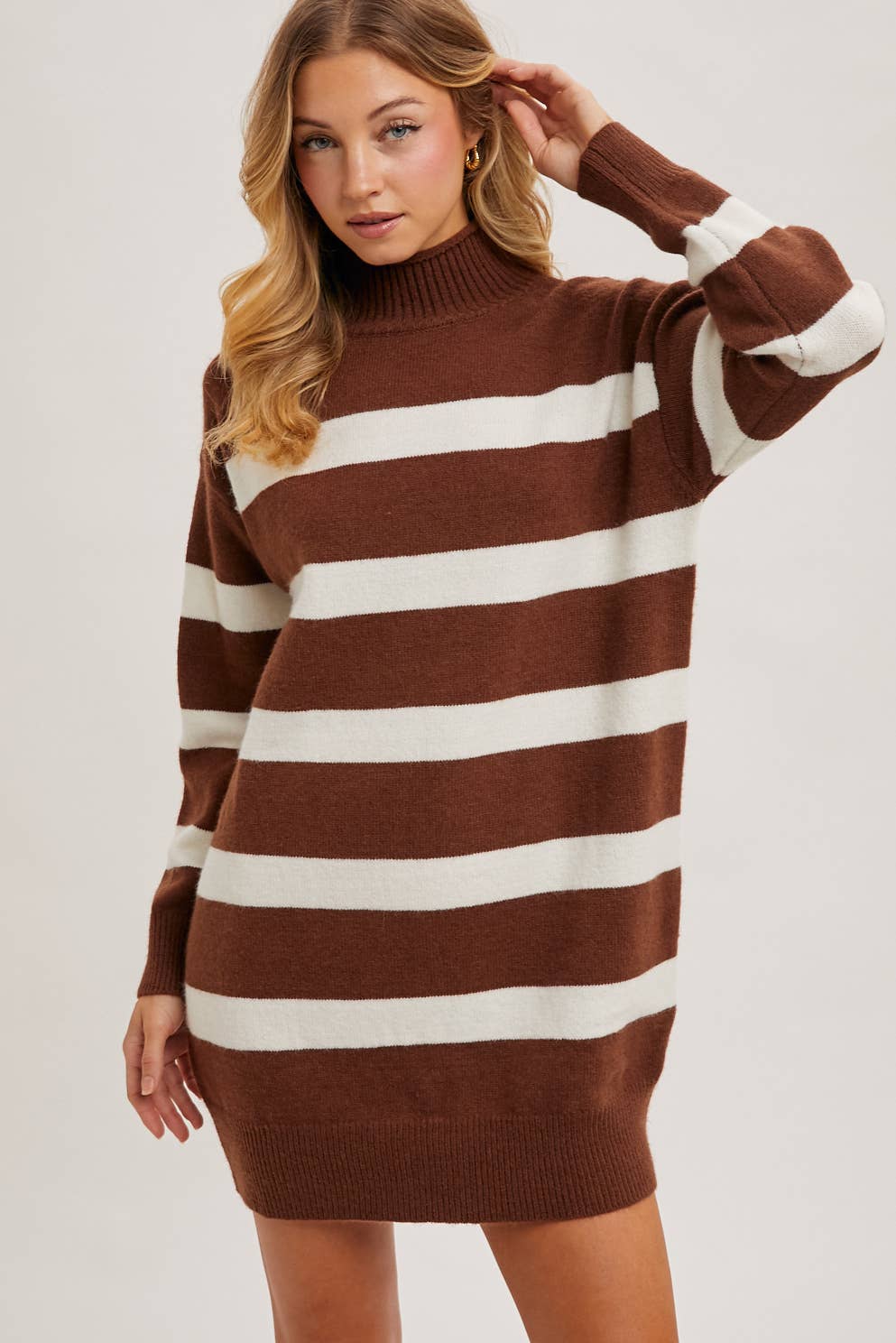 Bluivy – Großhandel Kleid – Damen – GESTREIFTES PULLOVERKLEID MIT ROLLKRAGEN0