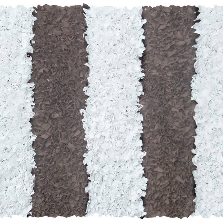 Shag a righe marrone per la vendita all'ingrosso da parte di The Rug Market