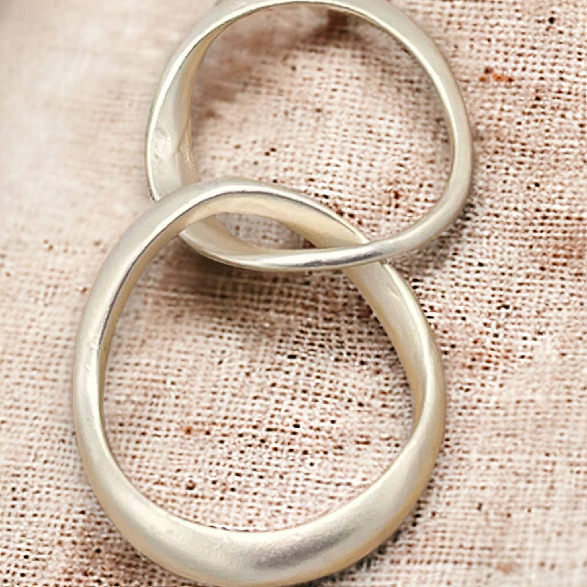 Jess & Lou – Großhandel Ohrhänger – Statement große Ohrringe mit großen Tropfen- und Kreolen-Elementen ER138SIL2