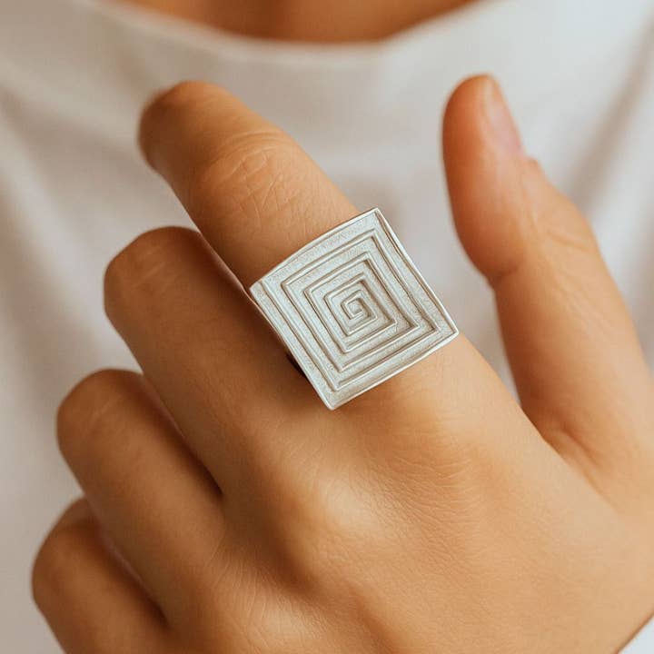 BAGUE CARRÉE GRECA pour la vente par Argent Basic
