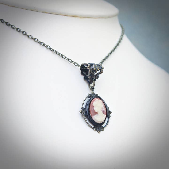 Circa 1890 - Wholesale Pendant/Charm Necklace - Traditional Shell Color Cameo Pendant Necklace1